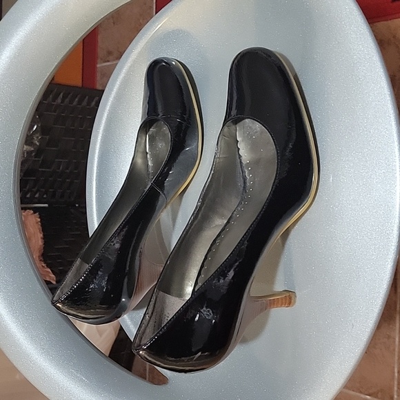 Kenneth Cole Reaction Patent Leather Shoes - Picture 4 of 11